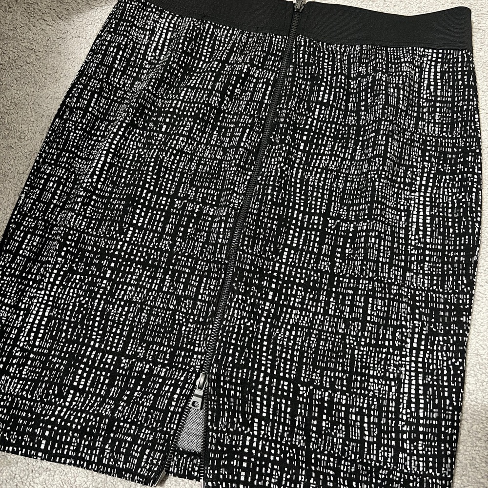 Ellen Tracy Black and White Textured Pencil Skirt